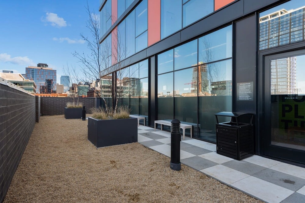 Cloud9 2x1 Apartments Fulton Market The Pop