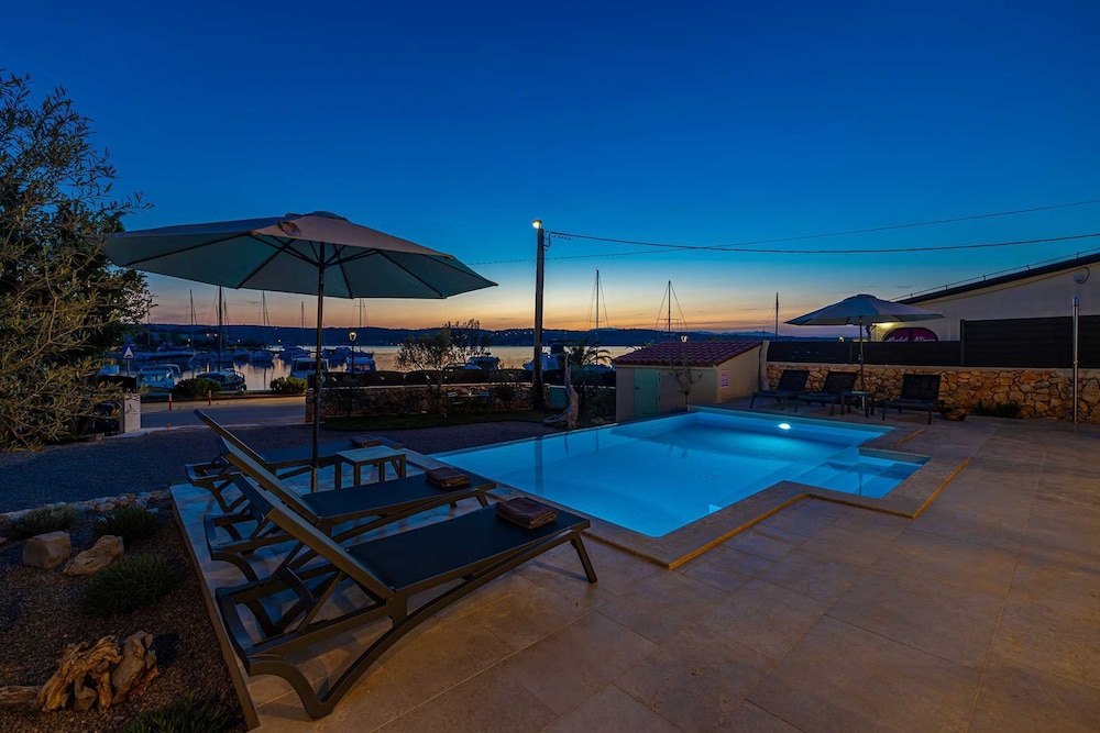 Villa Beachfront With 4 Bedrooms and 3 5 Bathrooms