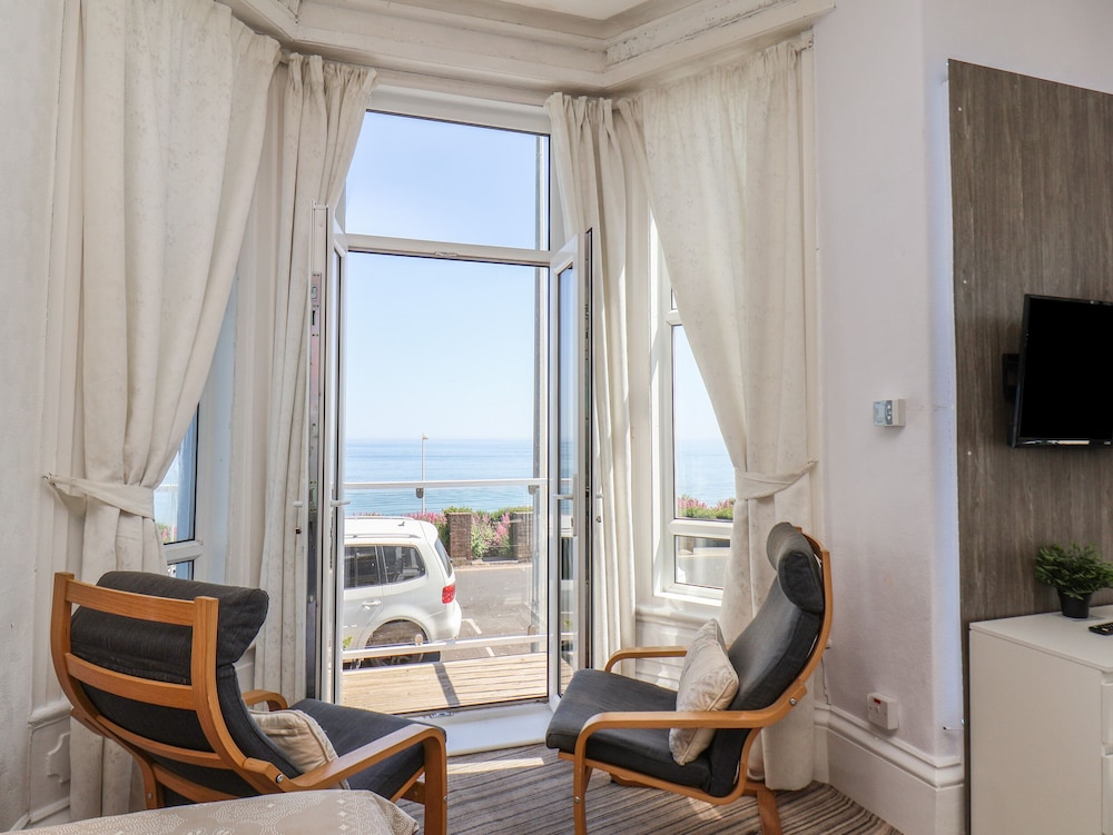2 Beach View @ Beaconsfield House
