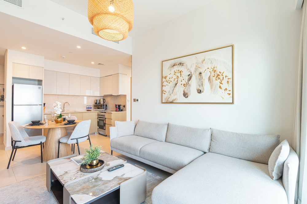PVH - Elevated 1BR - Burj Royale