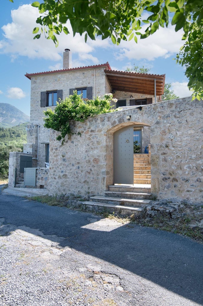 Niki s Tower - Majestic Seaview Stone Nest