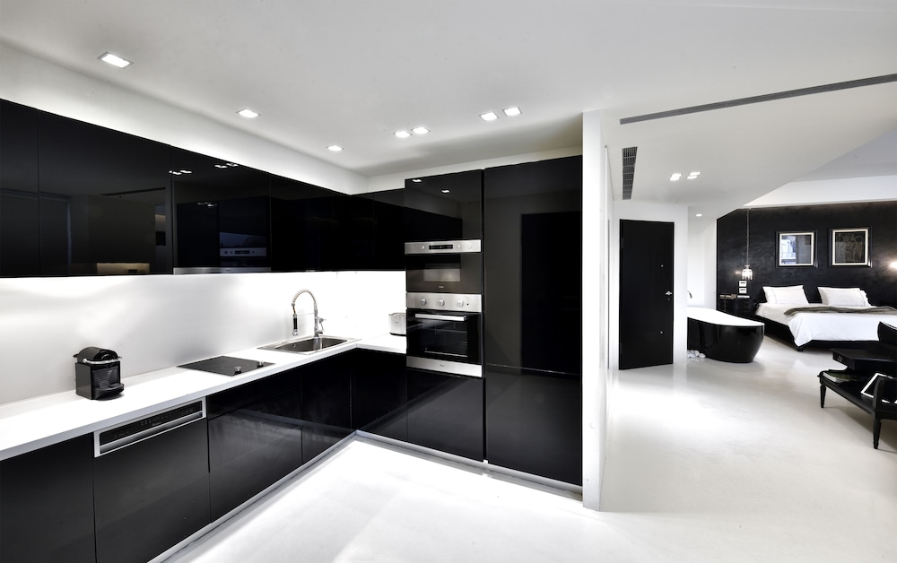 Alto Psyrri Penthouse by K&K