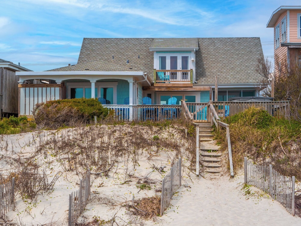 Surfside Cottage by Topsail Realty