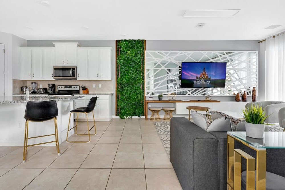 Avatar Theme 7 BR Luxury Decor at Solara