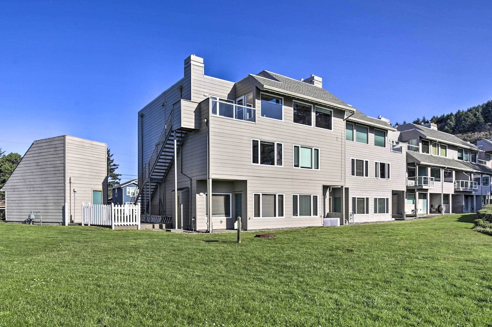 Hotel Idyllic Coastal Haven - Whale Watch in Depoe Bay! - Image 1