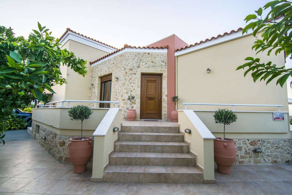Cretan Vineyard Hill Villa Private Pool, Panoramic View, Beautiful Vineyard