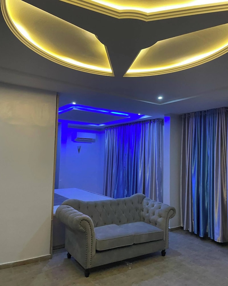 Villa Maxili Hotel and Apartment