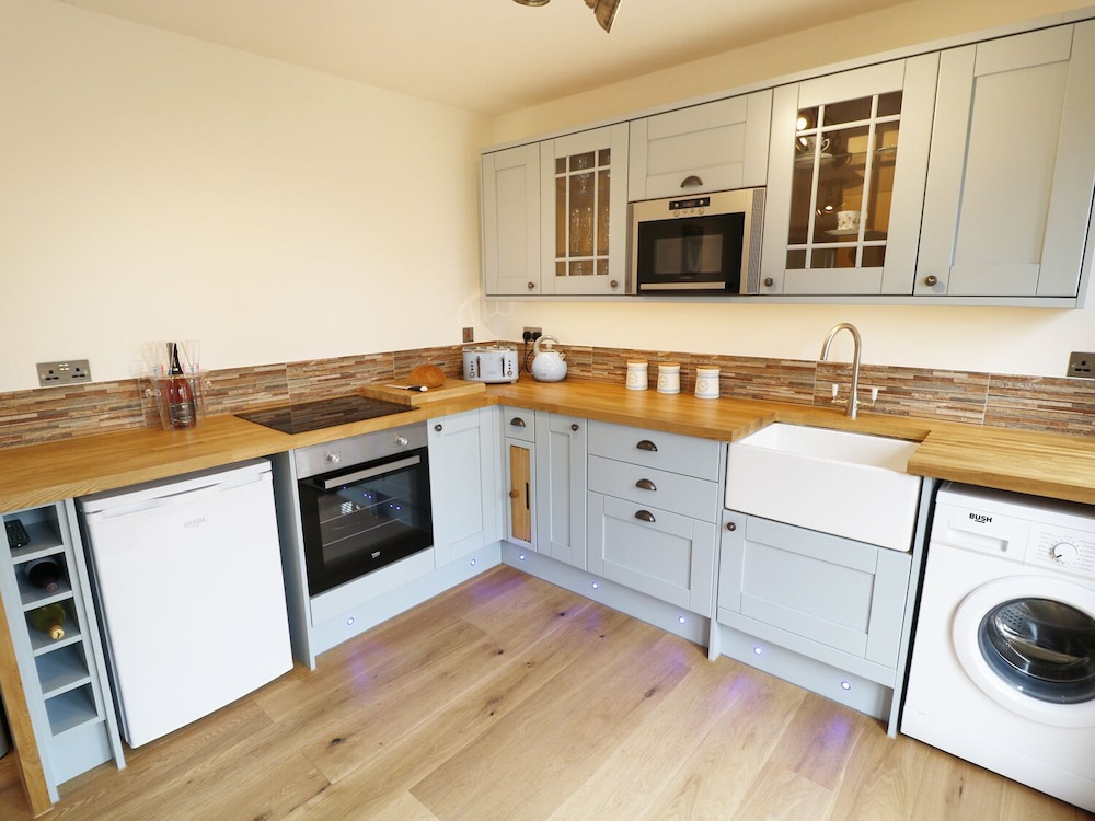 Northlands Country Cottage With Hot Tub view 5