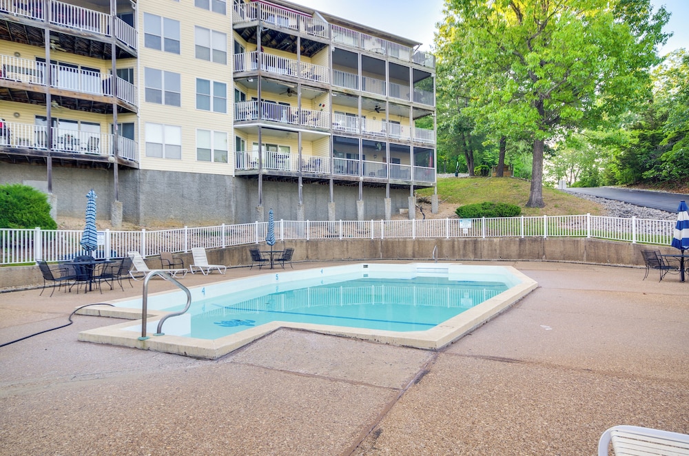Lakefront Osage Beach Condo w/ Water-view Balcony!