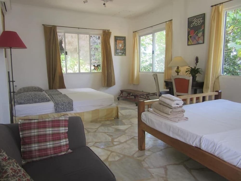 Coral Canyon Romblon - Hostel