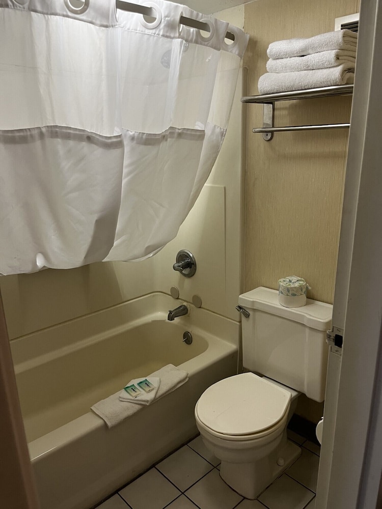 Laramie Vacations - Budget Inn - Property Image 6