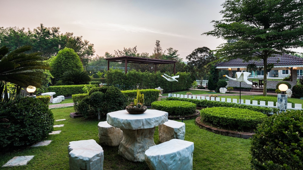 Rai Fahpratan Home and Garden
