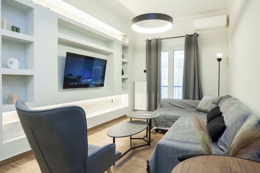 Fresh Modern 1 Bd Apt in Vibrant Patisia