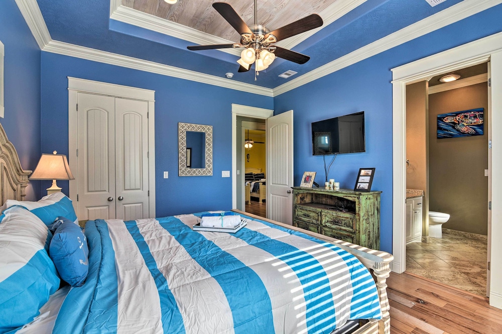 Deck + Fire Pit: Updated Crystal Beach Retreat! view 5