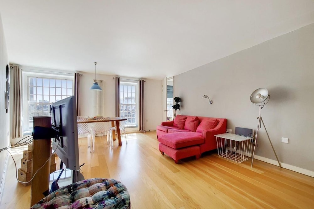 Greenwich Mill - Modern Comfort & Historic Charm