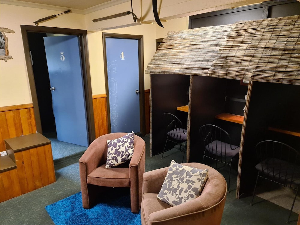 Chateau Backpacker & Motels