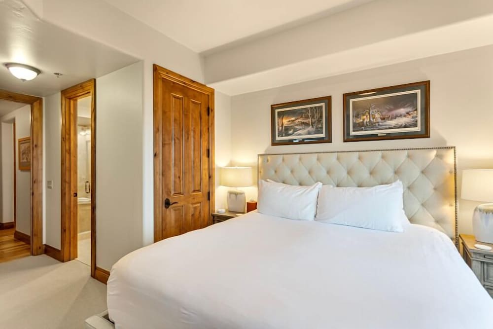 Grand Lodge - 3 Bedroom Deluxe #407 - Ski-in/out 3 Condo