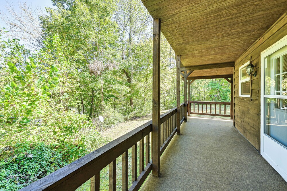 Near Cave Run Lake: Cabin w/ Porch & Yard! view 2