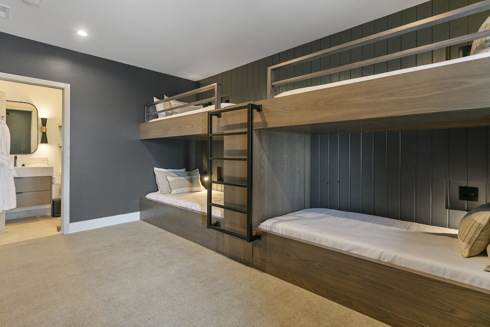 50 - Six Bedroom with Spa Stag Lodge 6 Condo