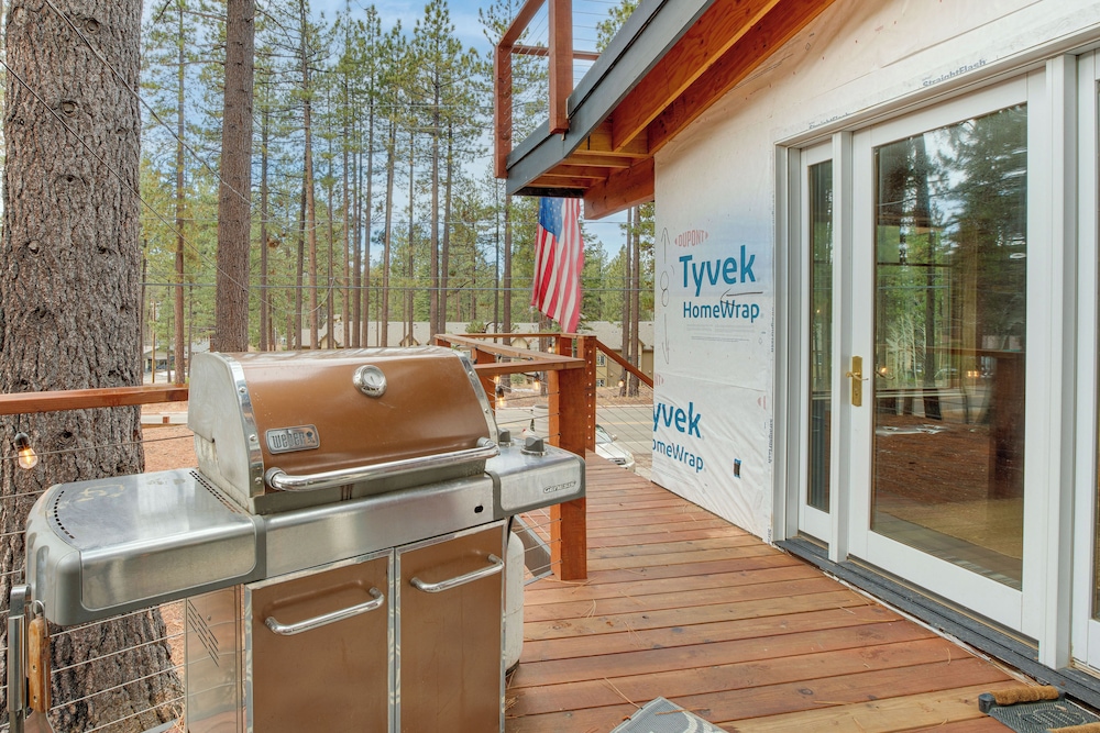 1 Mi to Heavenly Ski Resort: Retreat w/ Hot Tub