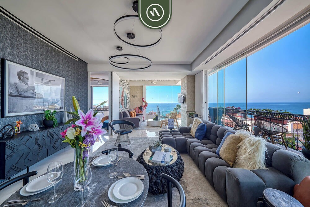 Luxury Corner Unit With Breataking Ocean Views