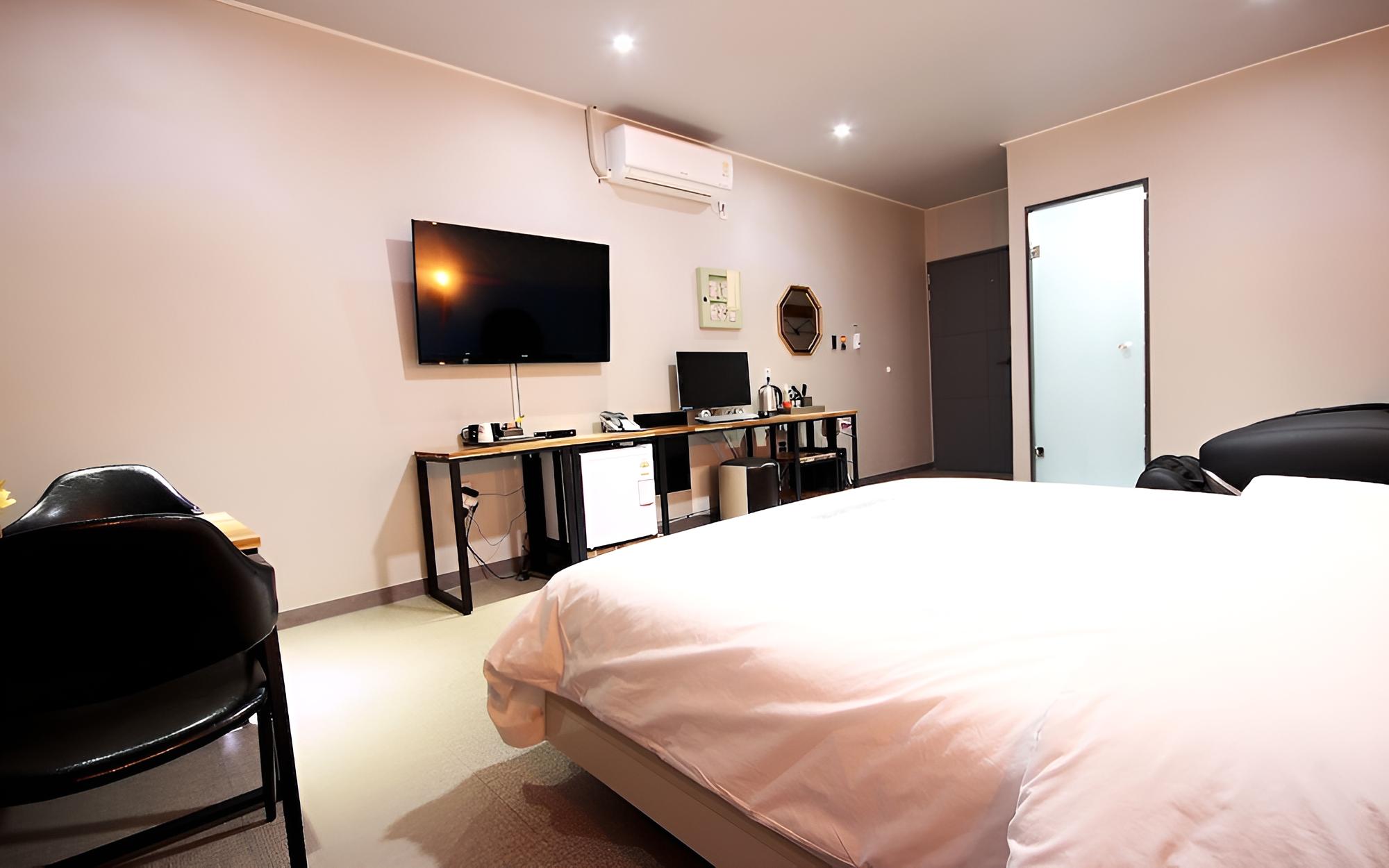 Changyeong Namji Heitz Hotel view 4