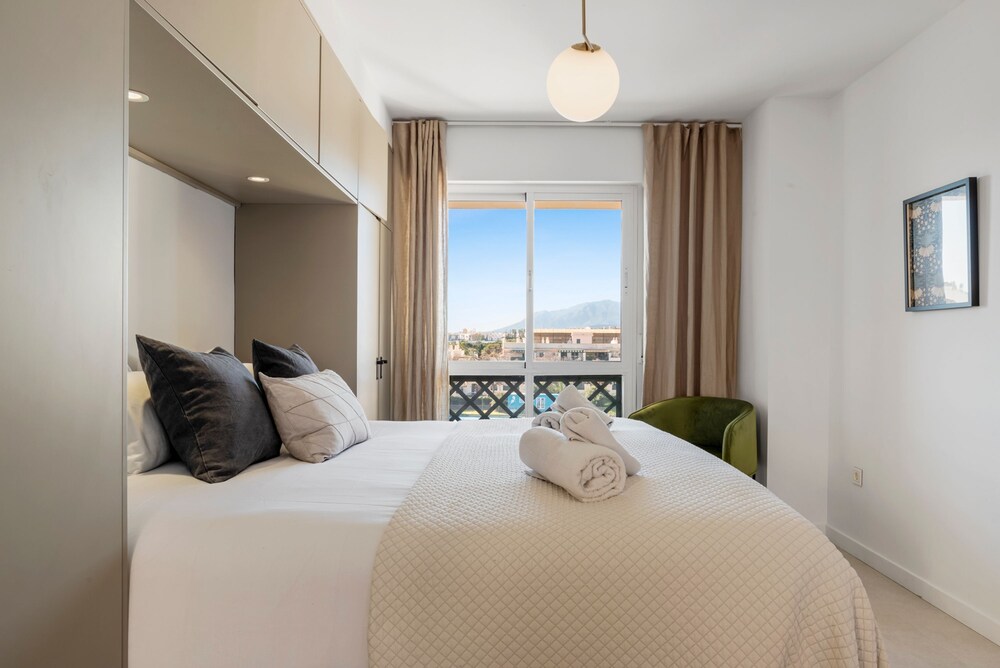 Sunny Getaway With Pool in Marbella - Ref M54