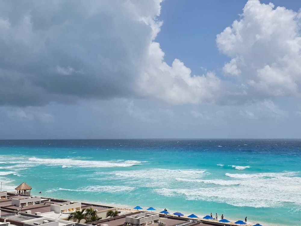 Ocean view condo with balcony hotel zone