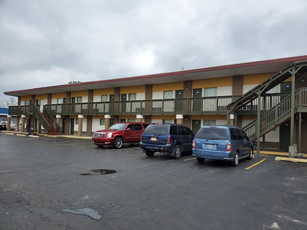 Fairview Heights Vacations - Trailway Motel - Property Image 10