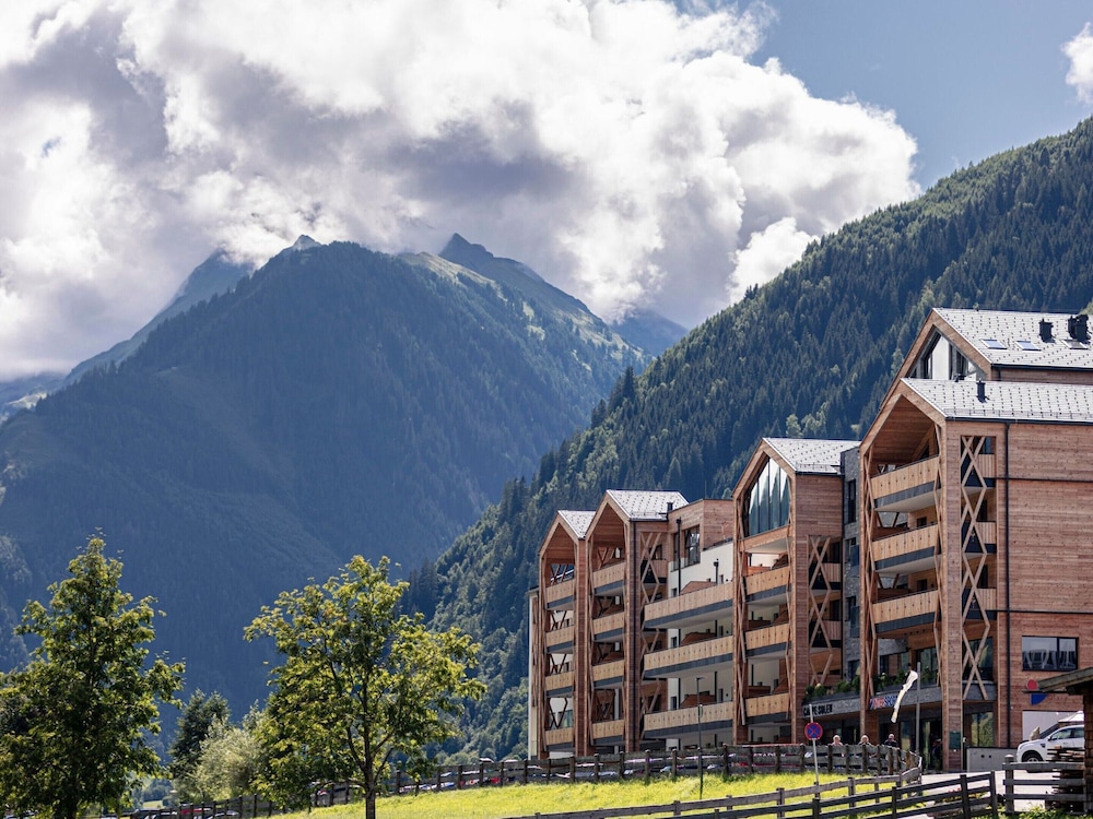 Large Apartment With Balcony & Terrace on Ski Slope