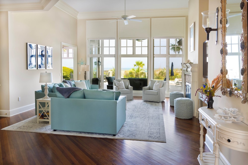 Luxury, Stunning 6 Bedroom Home with Saltwater Pool on the Beach