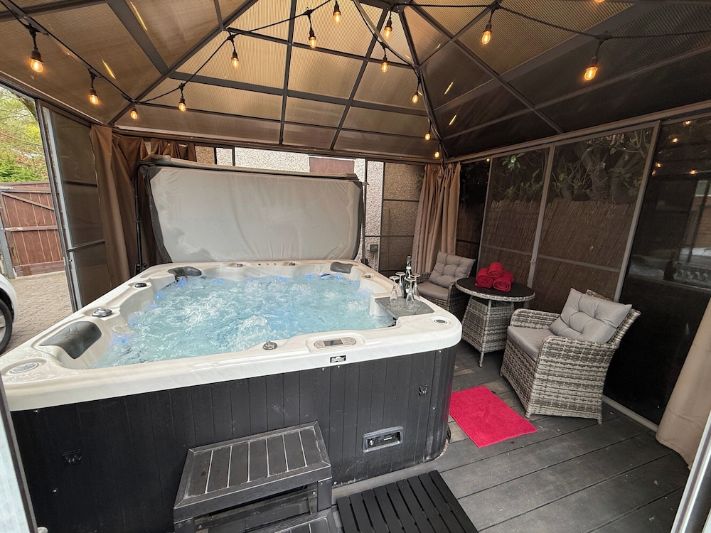 3 Bed-sleeps 6-hot Tub-pet Friendly-parking
