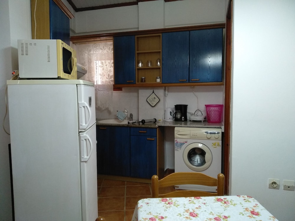 Akti Miaouli Holiday Home