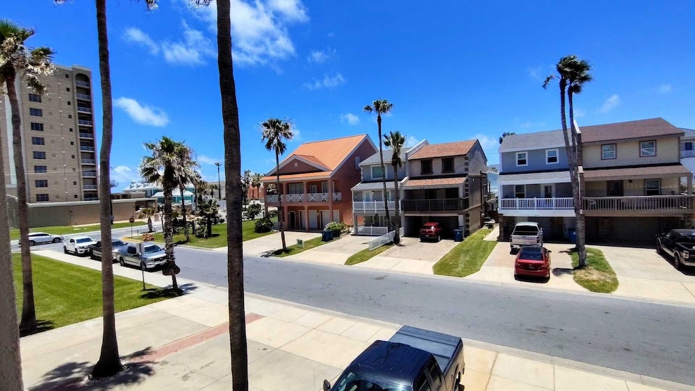Las Flores B 2 Bedroom Condo by RedAwning view 2