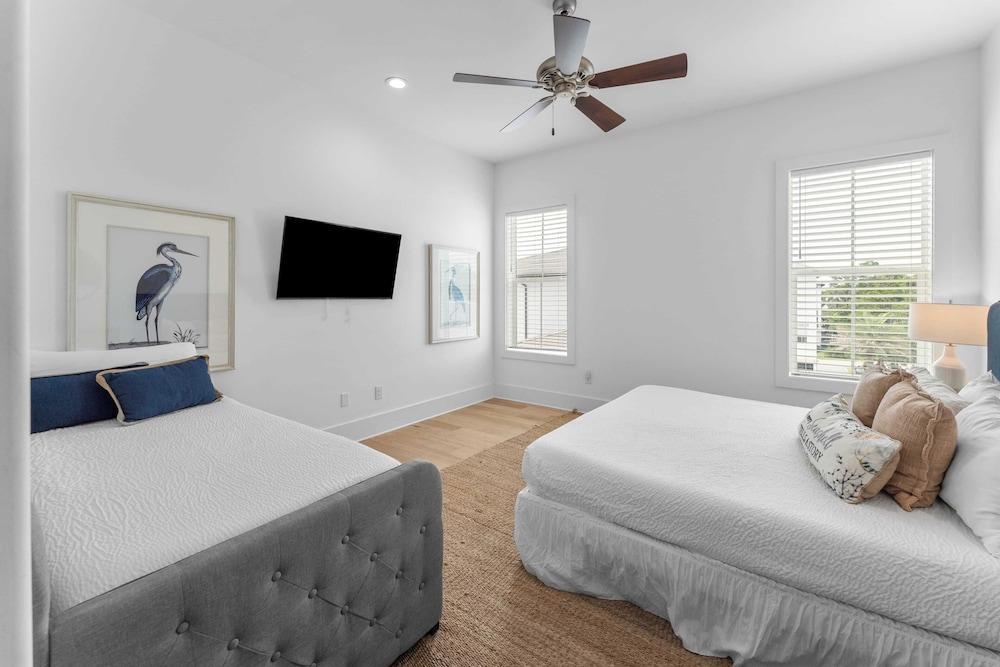 Walk to Beach + Pool, Hot Tub & Game Room 30A Ohana Grande by Avantstay