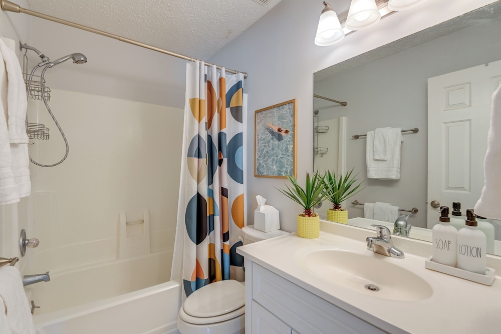 Family Home w/ Furnished Deck in Fairview!