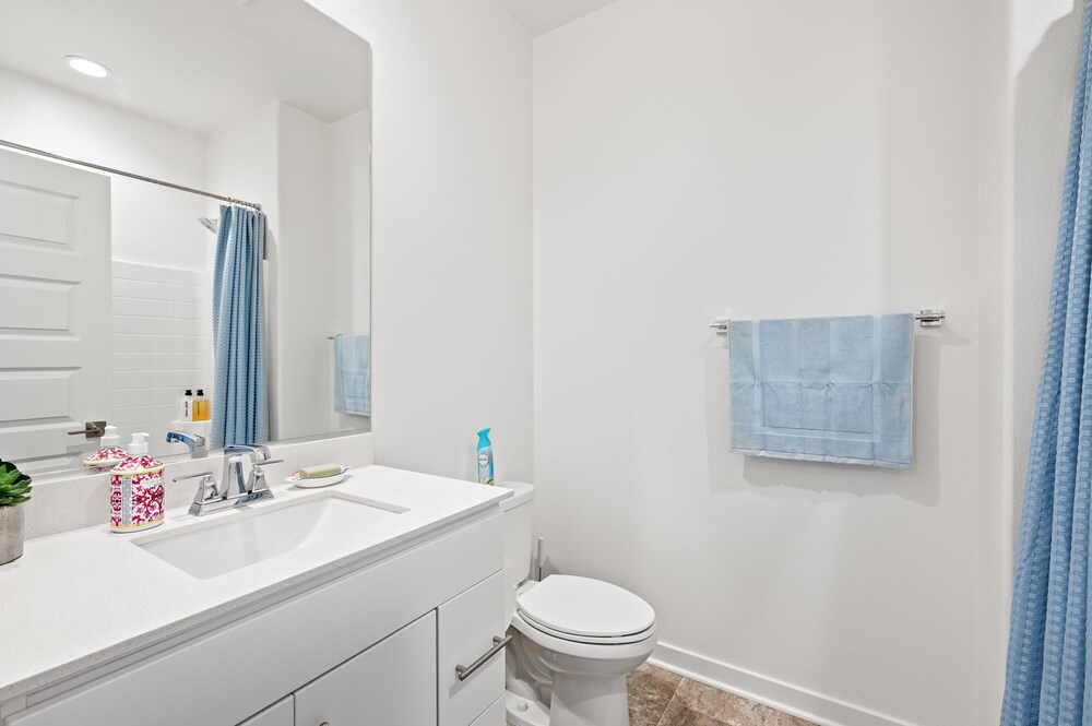 Spacious 5BR Getaway w Game Room Modern Comfort