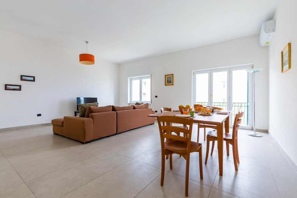 Posillipo Bright Apartment With Parking Space