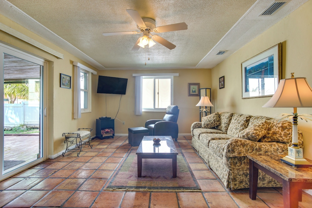 Canal Side Retreat w/ Dock, By Hollywood Boardwalk