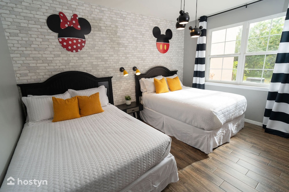 Magical Themed 3BR Townhouse Near the Parks