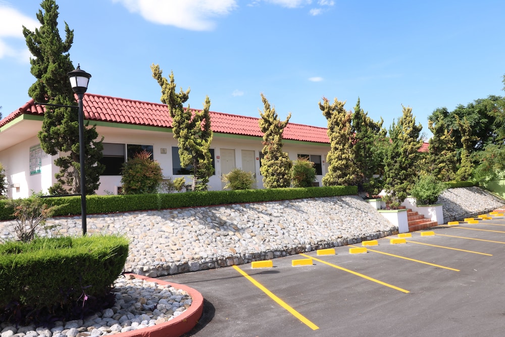 Saltillo Vacations - Hotel Mision Express Saltillo - Property Image 10