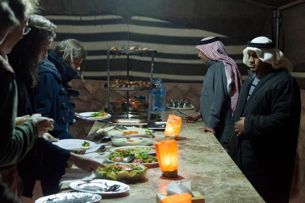 eating & dining