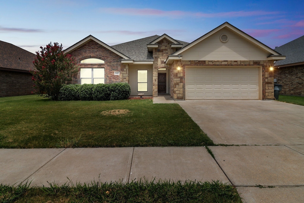 Gorgeous 4br Dakota Springs Home 3 Bedroom Home