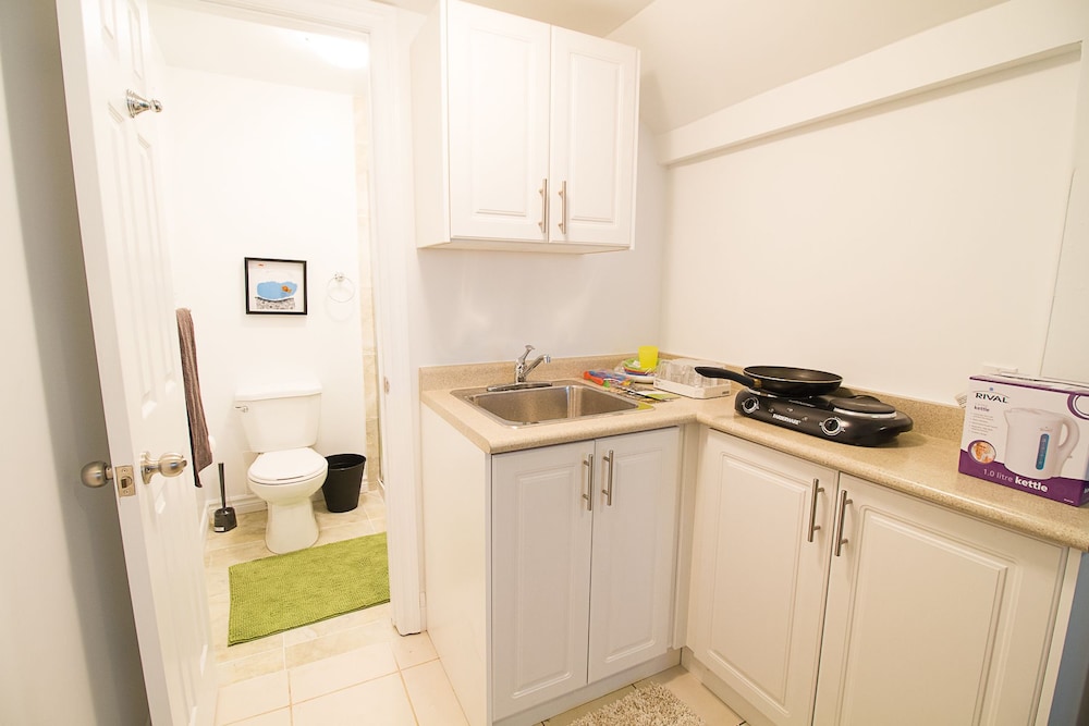 Studio Apartment near Kensington Market – Unit 3 - Image 3