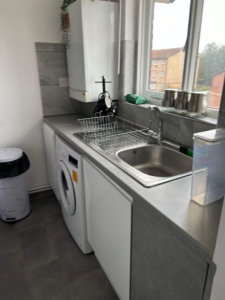 Enchanting Enfield Studio Free Parking view 5
