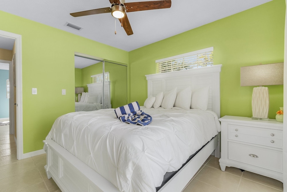 5535 Casa De Lujo: Heated Pool W/ Water Views 4 Bedroom Home