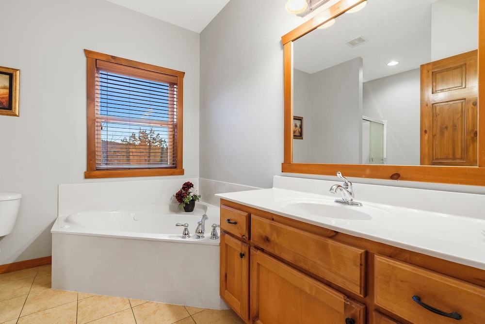 Kemper's Cabin in the Ozarks - Onsite Amenities