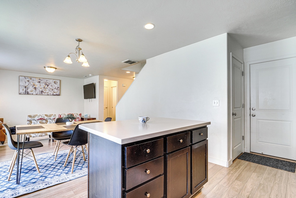 9 Mi to Downtown Slc: Peaceful Home w/ Pool Access