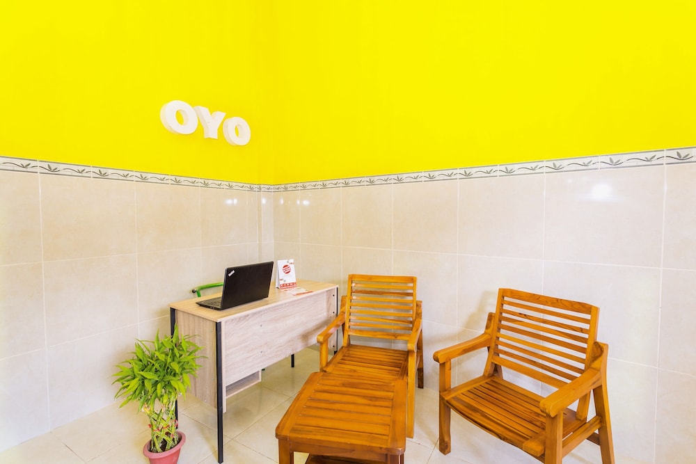 OYO 1427 Azzahra Guest House Syariah view 2