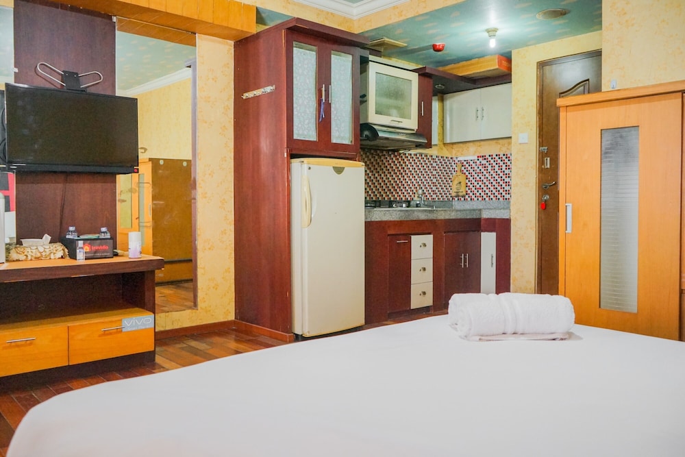 Simple And Minimalist Studio Apartment At Great Western Resort view 5